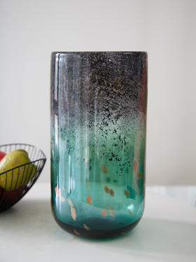 黑绿色金点花瓶