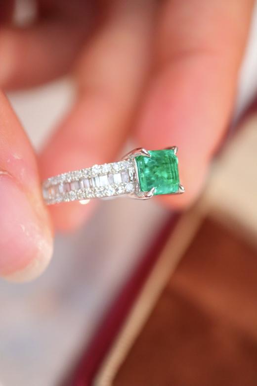 0.91ct 祖母绿戒指 商品图1