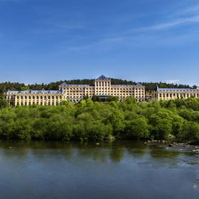 清凉伊春 | 伊春岐黄康养旅居基地避暑￥3699元起/单人15晚/30晚，2人起订，林都伊春，森林里的家，享受22℃的清凉惬意