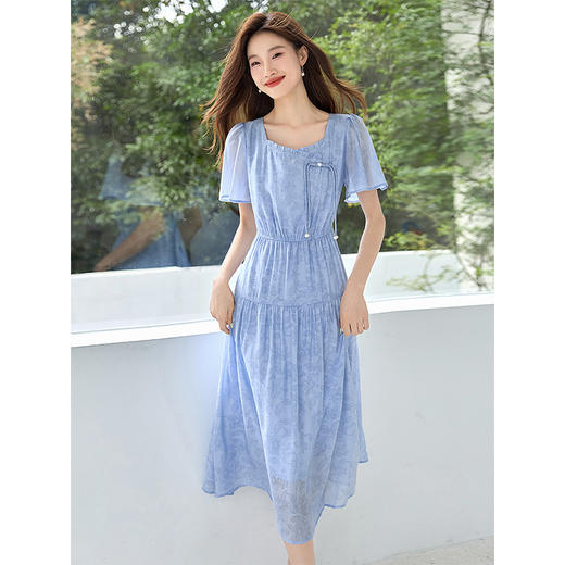 【专属特价】熙世界温柔风花纹蓝色连衣裙夏季新款气质时尚方领收腰中长裙子 商品图1