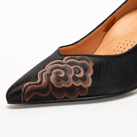 CHCH祈祈真系尖头细跟优雅祥云中国风古典女士单鞋CM2B5601 商品图6