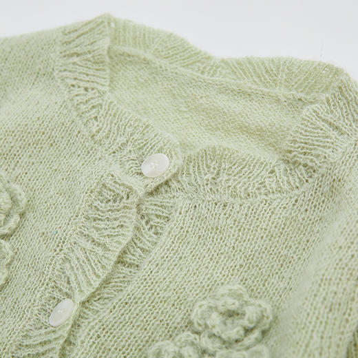 笛莎Deesha 2024年秋季新款胸口立体绞花装饰毛织开衫 商品图5