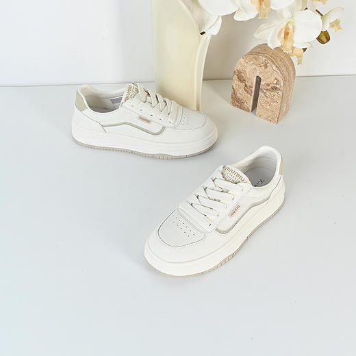 经典鲨2024年秋新款时尚韩版平底系带休闲百搭小白鞋板鞋女KW194-D37061 商品图2