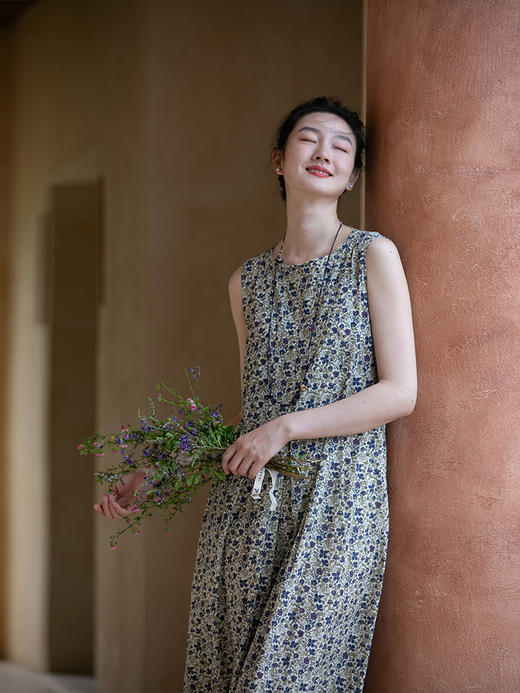 牧衣游原创 蓝雪印花棉无袖连衣裙女气质文艺宽松无袖背心裙 锦觅 商品图3