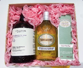 【1F】欧舒丹夏季专享套装： 甜扁桃味手霜75ml  甜扁桃味沐浴油 250ml 草本香菁纯平衡洗发露 500ml