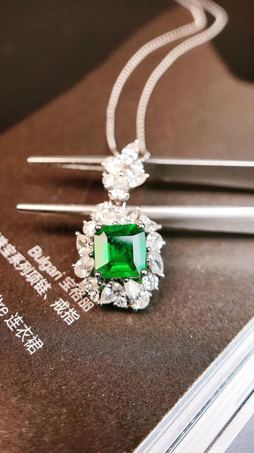 0.87ct 祖母绿吊坠 商品图3