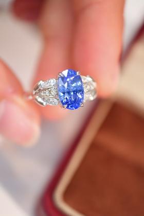 2.1ct 蓝宝石戒指