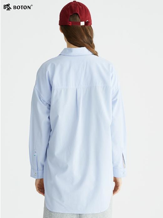 【第2件半价！尾货清仓不退换】波顿浅蓝色衬衫女中长款春季宽松上衣外穿百搭长袖港风衬衣LS933122 商品图2