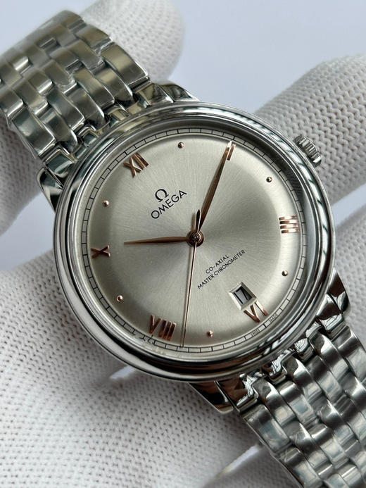 第三代蝶飞，匠心之作呼之欲出重磅推荐NOOB代工神器『精心打磨』‼️OMEGA 碟飞典雅系列 腕表 至臻天文台表 40毫米，购入原版开模，历时14个月，整体表壳采用原装精钢材质打造，同步原装打磨技术。 商品图6