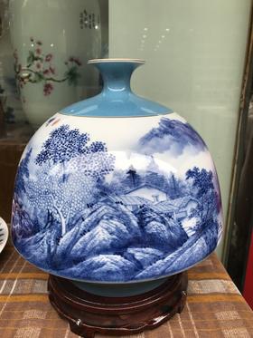 青花山水赏瓶