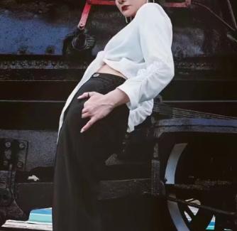 臣禾长袖设计感上衣K222050406 商品图1