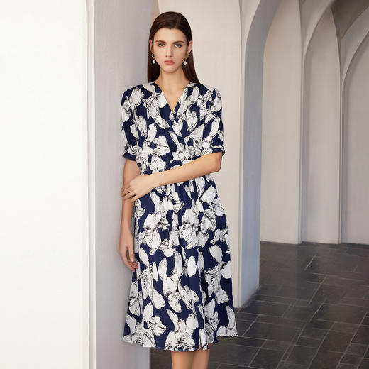 【V领系带桑蚕丝连衣裙】24年春夏新品女士时尚印花真丝中长款裙子 商品图1