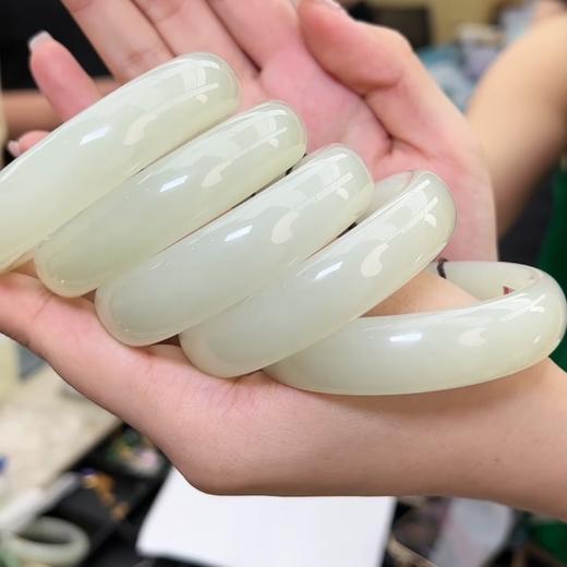 玉美人菲菲-和田玉手镯-宽版 商品图0