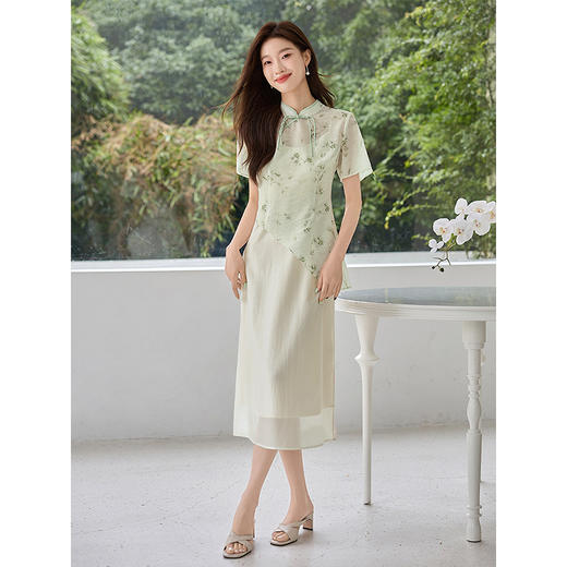 【专属特价】熙世界新中式天丝连衣裙套装夏季盘扣印花上衣吊带裙国风两件套 商品图4