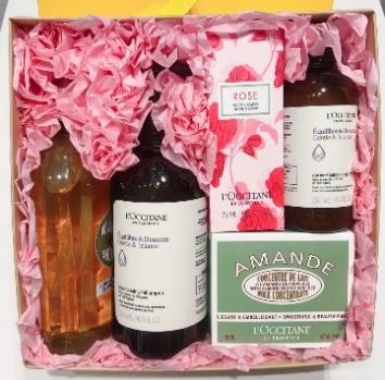 【1F】欧舒丹夏季专享套装： 甜扁桃味沐浴油 500ml 草本香菁纯平衡洗发露 500ml 草本香菁纯平衡护发素 250ml 玫瑰香氛润手霜 75ml 甜扁桃味紧致弹润美肤乳 200ml 商品图0