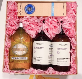 【1F】欧舒丹夏季专享套装： 甜扁桃味沐浴油 500ml 草本香菁纯平衡洗发露 500ml 草本香菁纯平衡护发素 500ml 乳木果经典润手霜（干性手部肌肤适用）150ml CN