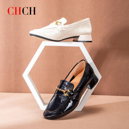 CHCH祈祈压纹牛漆皮金属扣休闲粗跟女士单鞋乐福鞋CM2B5201 商品图0
