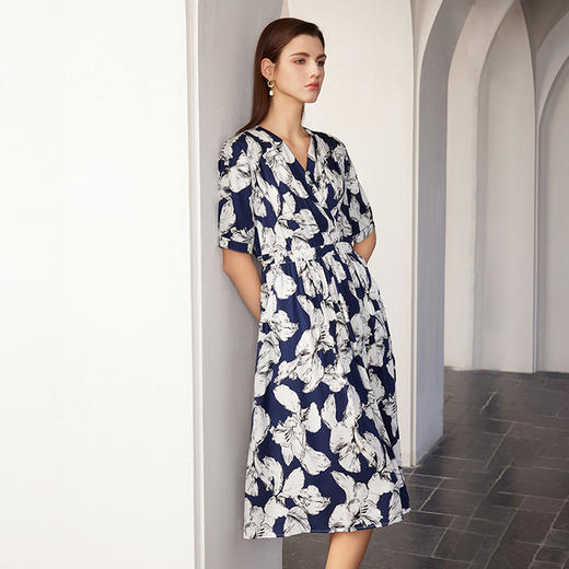 【V领系带桑蚕丝连衣裙】24年春夏新品女士时尚印花真丝中长款裙子 商品图2