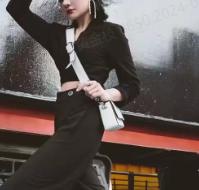 臣禾长袖设计感上衣K222050406 商品图3