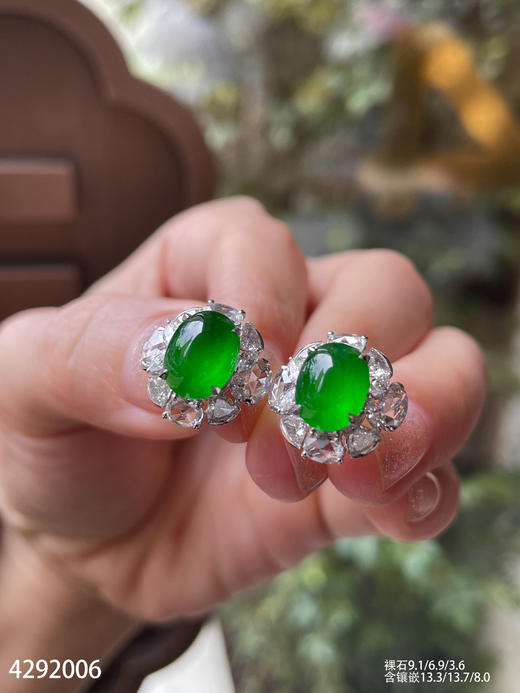 老坑玻璃种帝王绿蛋面耳钉【4292006】具体价格微信咨询 商品图5