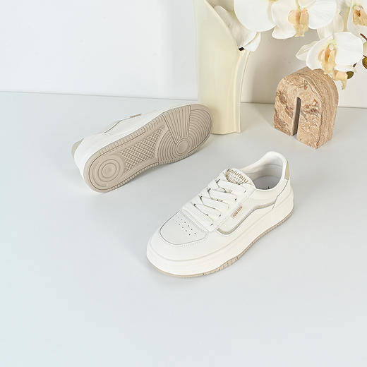 经典鲨2024年秋新款时尚韩版平底系带休闲百搭小白鞋板鞋女KW194-D37061 商品图3
