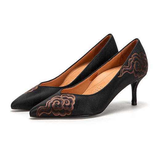 CHCH祈祈真系尖头细跟优雅祥云中国风古典女士单鞋CM2B5601 商品图0