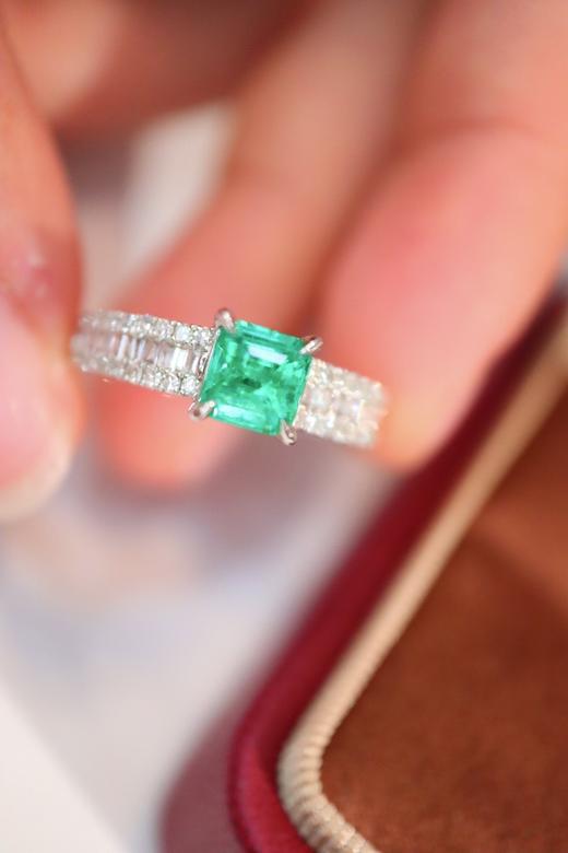 0.91ct 祖母绿戒指 商品图3