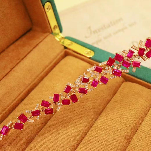 156019 鸽血红红宝石18K金精镶气质手链 商品图1