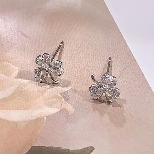 卡蒂罗/KADER 幸运三重奏耳钉 925银幸运三叶草简约百搭时尚通勤约会耳饰 甜美可爱在逃公主养耳洞 周年告白礼盒 商品图3