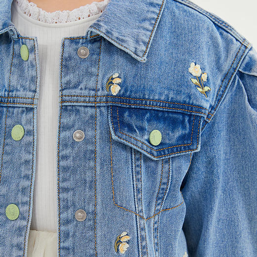 笛莎Deesha 2024秋季新款满绣花卉牛仔外套 商品图3