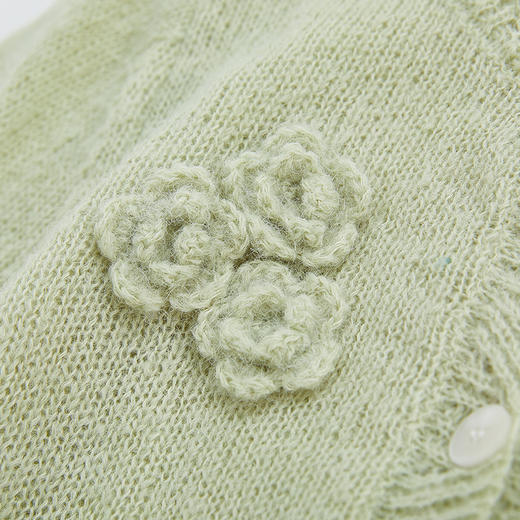 笛莎Deesha 2024年秋季新款胸口立体绞花装饰毛织开衫 商品图4