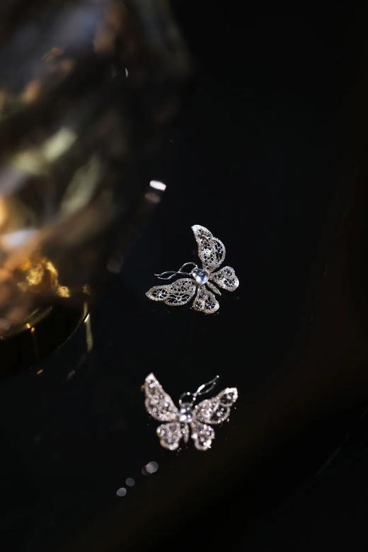 灵透轻盈 | 冰雪宝蝶耳环 商品图1