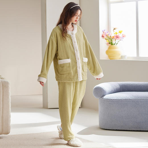 【品牌优选】芬腾法兰绒睡衣女秋冬季加绒加厚小香风套装珊瑚绒保暖女款家居服 商品图4