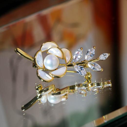 【甄珠贝·花卉系列】70*70cm黄玫瑰双绉丝巾和淡水玫瑰花胸针丝巾礼盒 商品图1