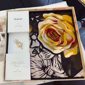 【甄珠贝·花卉系列】70*70cm黄玫瑰双绉丝巾和淡水玫瑰花胸针丝巾礼盒