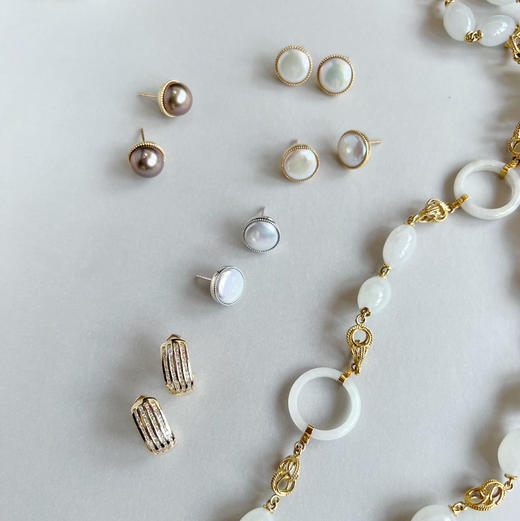 RETRO系列 18K镶异形淡水珍珠耳钉 商品图3