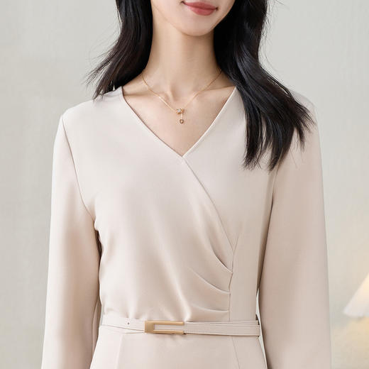 剩S/XL/XXL 米思阳2026春季新款简约大气纯色连衣裙收腰修身V领鱼尾裙女3315 商品图4