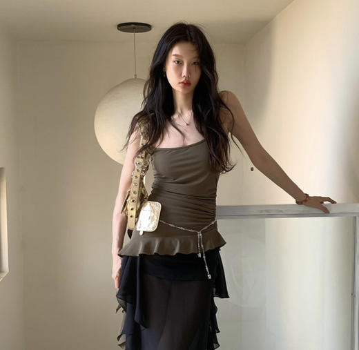 花朵木耳边吊带打底衫 商品图0