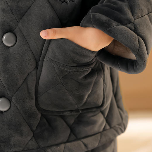 <有书独家>芬腾男童睡衣冬加厚珊瑚绒夹棉抗静电加厚法兰绒儿童家居服套装 商品图3