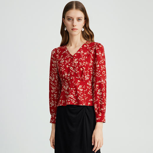 EITIE爱特爱V领复古红色印花显瘦上衣秋季新款C2409406 商品图3
