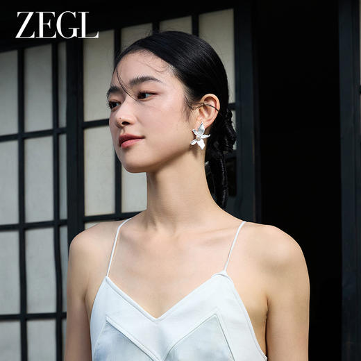 ZEGL设计师东方花影系列人造珍珠花朵耳钉女独特耳环银针气质耳饰 商品图4