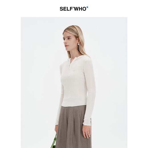 【笑脸衣橱】SELFWHO白色天然绵羊毛连帽针织衫女秋2024新款半拉链慵懒短上衣 商品图2