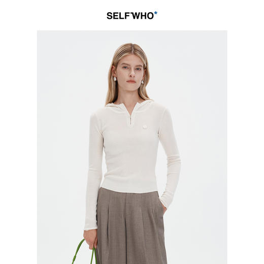 【笑脸衣橱】SELFWHO白色天然绵羊毛连帽针织衫女秋2024新款半拉链慵懒短上衣 商品图0