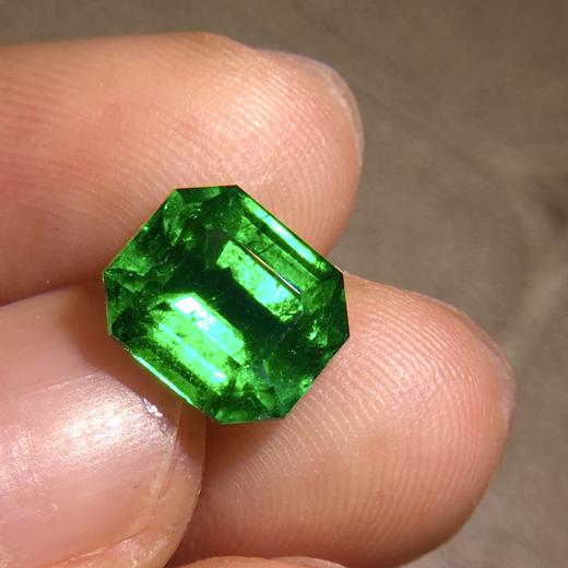 3.28ct 祖母绿裸石 商品图3