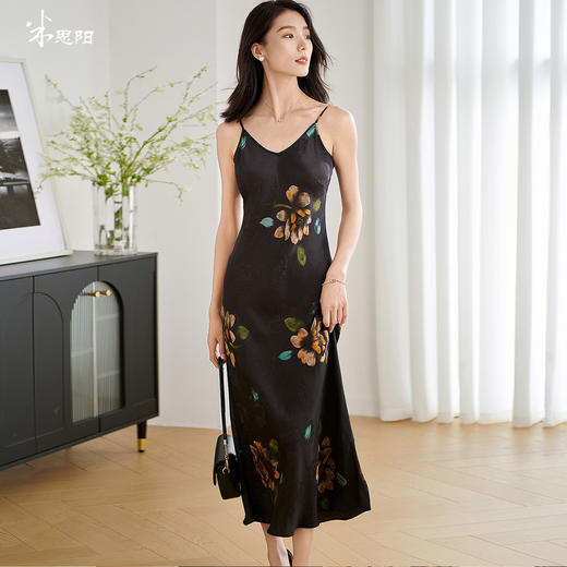 米思阳2026春季新款优雅气质吊带连衣裙收腰设计感提花包臀裙3142 商品图0
