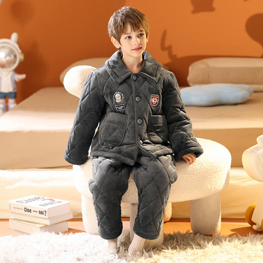 <有书独家>芬腾男童睡衣冬加厚珊瑚绒夹棉抗静电加厚法兰绒儿童家居服套装 商品图0