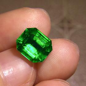 3.28ct 祖母绿裸石