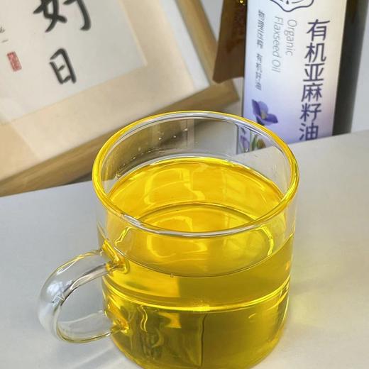 【有机纯天然亚麻籽油】！选用新鲜饱满亚麻籽，剔除杂质，纯度 99%以上，物理压榨而成，每滴油都原汁原味。 商品图3