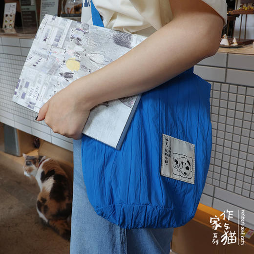后浪自研文创《作家与猫》水桶包  商品图1