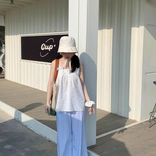 【犯规可爱白色褶肌理感波点吊带】度假风新款甜美小清新波点吊带，蝴蝶结减龄娃娃衫露肩，甜美宽松夏季蝴蝶结无袖宽松上衣女外穿QQ 商品图2